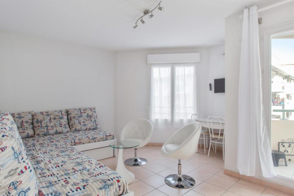 Posedenie v ubytovaní Modern studio with terrace in Nice center 3 min to the beach - Welkeys