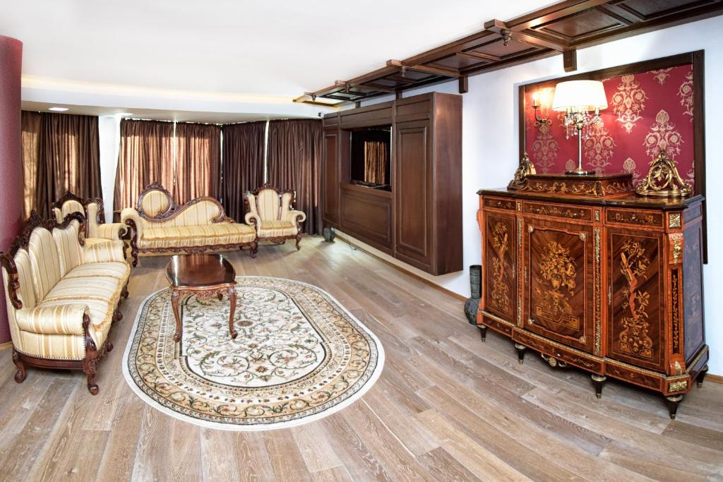 a living room with a couch and a dresser at Classic Residence in Poiana Brasov