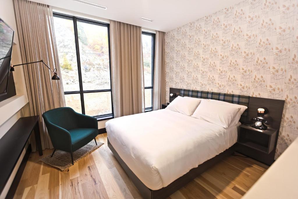 Hew & Draw Hotel photo