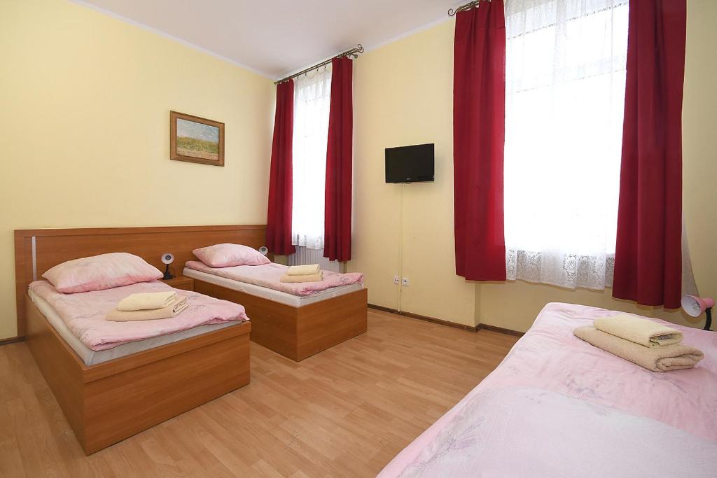 A bed or beds in a room at Ośrodek Wypoczynkowy Korsarz