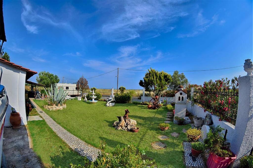Vonkajšia záhrada v ubytovaní Calma Luxury Apartments #2 Sozopoli in Halkidiki