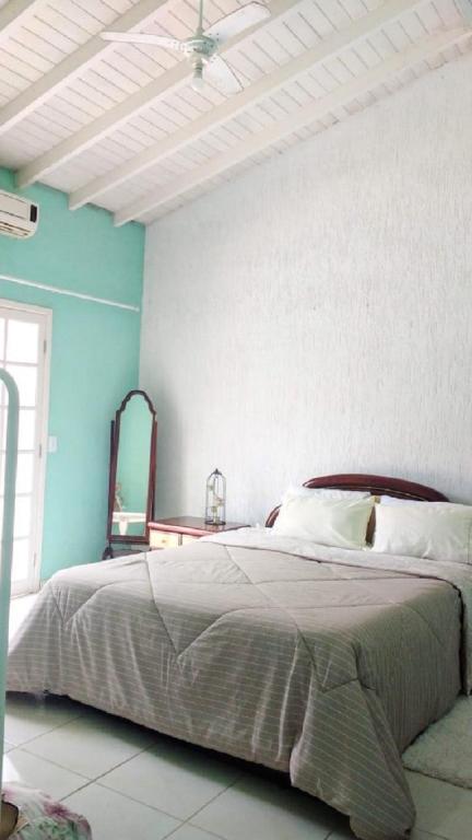  Casa em Ubatuba - Condomínio com acesso ao Rio Grande