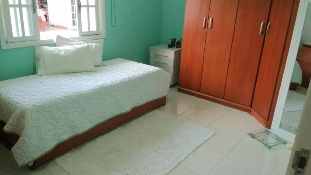  Casa em Ubatuba - Condomínio com acesso ao Rio Grande