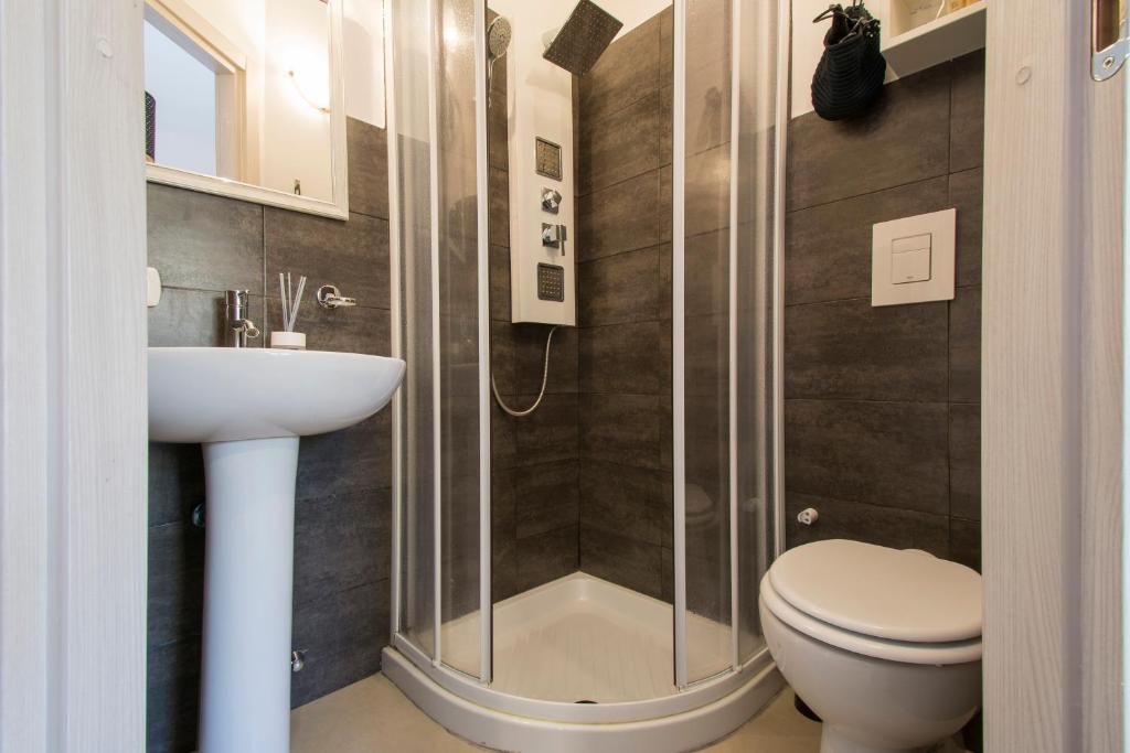 a bathroom with a shower and a toilet and a sink at Piccolo Hotel Boutique in Rome