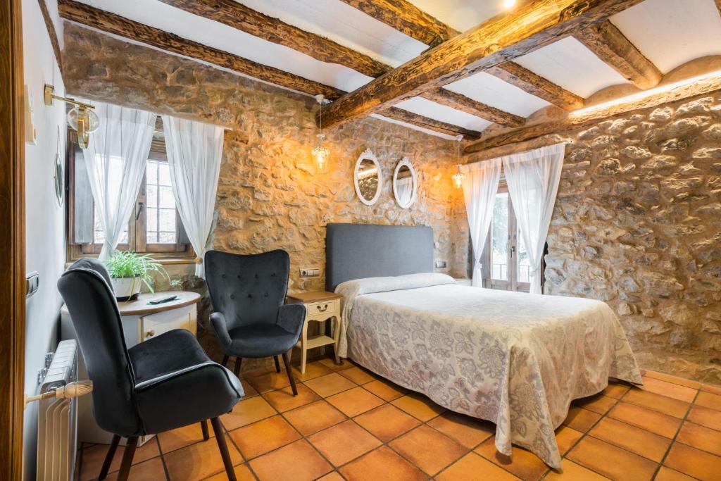 Postel nebo postele na pokoji v ubytování Posada del Rodeno