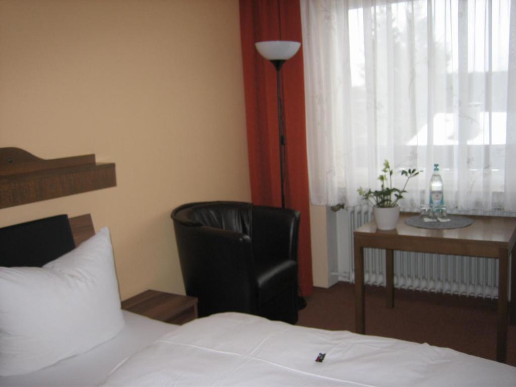 Postel nebo postele na pokoji v ubytování Hotel an der Sonne & Restaurant Zum Schneiger