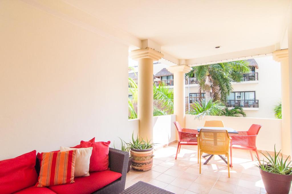 Perfectly located 2 BR Condo in the Heart of DT Playa!