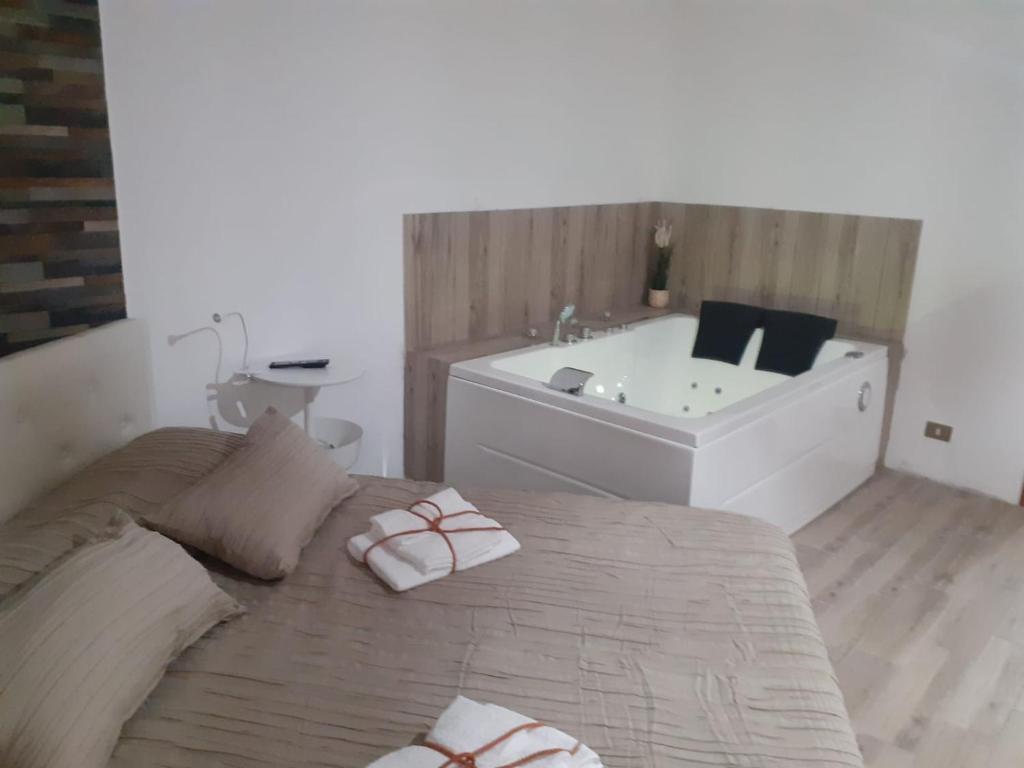 Le tre meraviglie a 200 m dal mare - Suite With Hot Tub