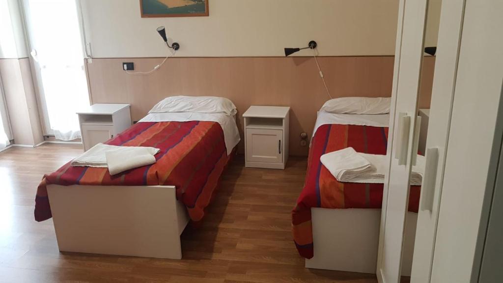 Кровать или кровати в номере Affittacamere Metro Fiera