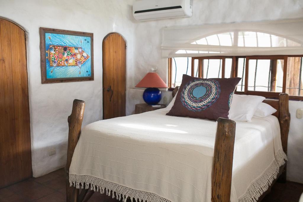 Postel nebo postele na pokoji v ubytování Sueño del Mar Beachfront Hotel
