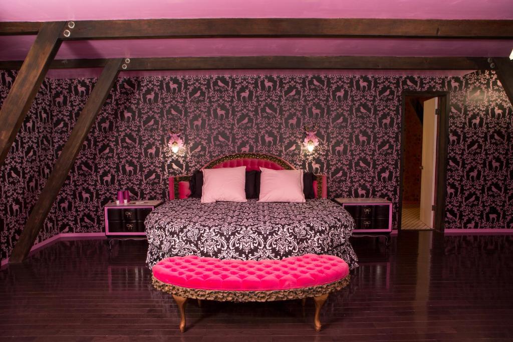 Hicksville Pines Chalets & Motel - 