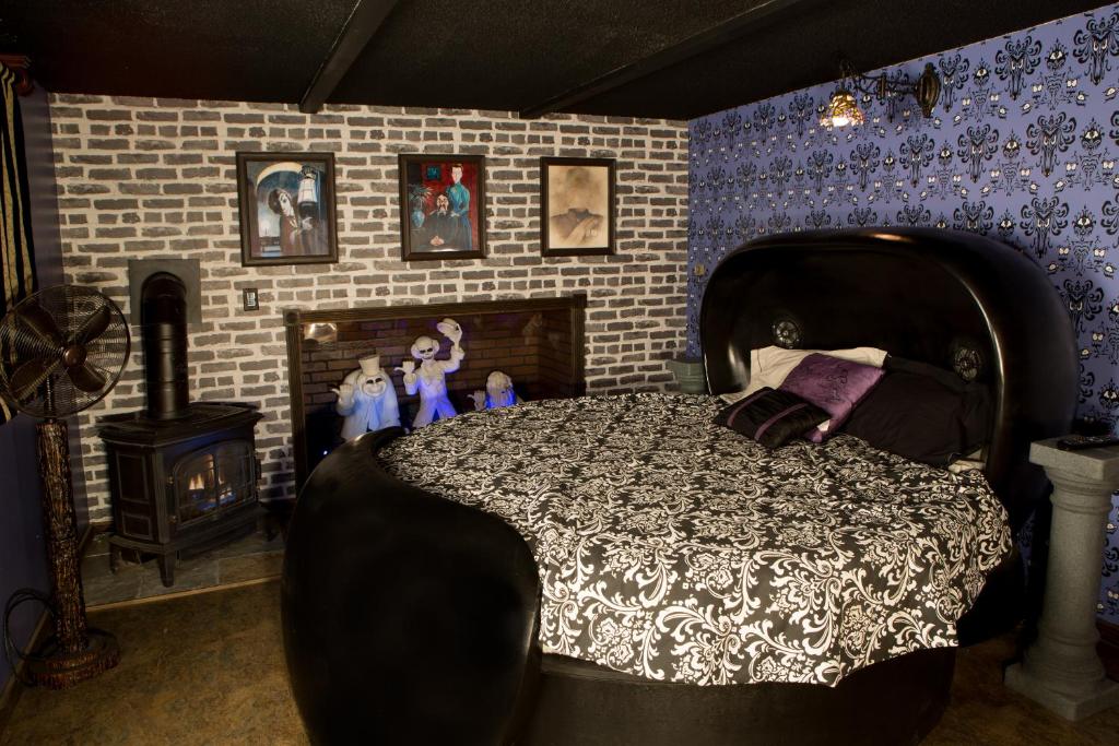 Hicksville Pines Chalets & Motel - 