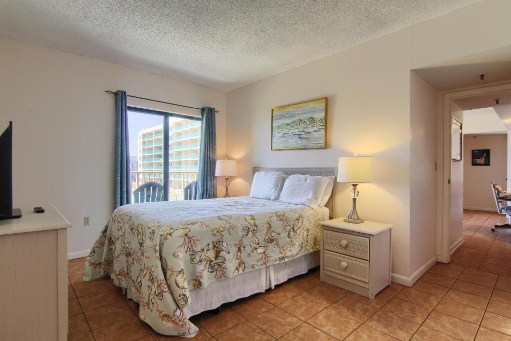 Postel nebo postele na pokoji v ubytování Gulf Shores Plantation Condos