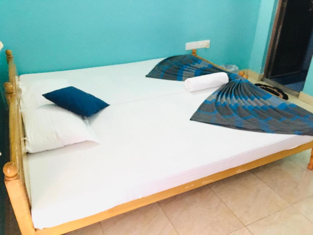 White House - Double Room With Balcony