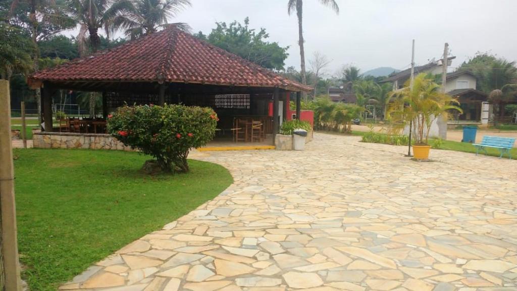  Casa em Ubatuba - Condomínio com acesso ao Rio Grande