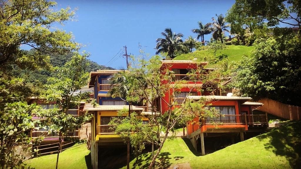 a building on the side of a hill with trees at Siriúba Reserve in Ilhabela