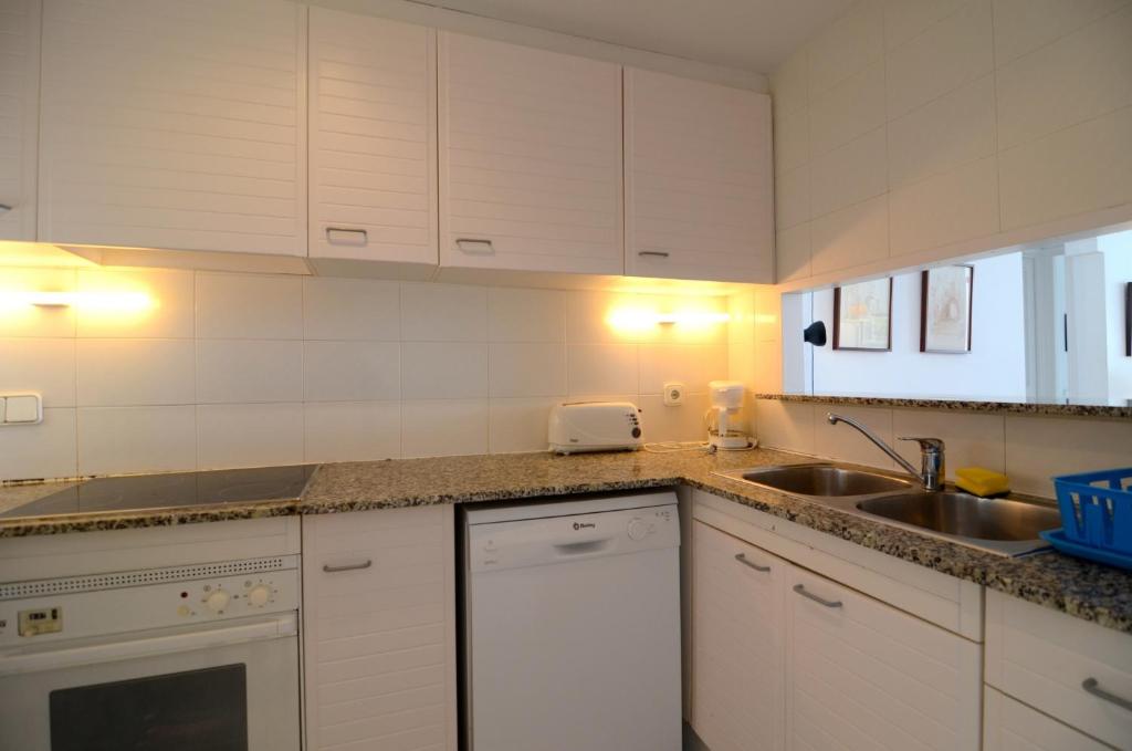 A kitchen or kitchenette at GREEN CLUB B 104