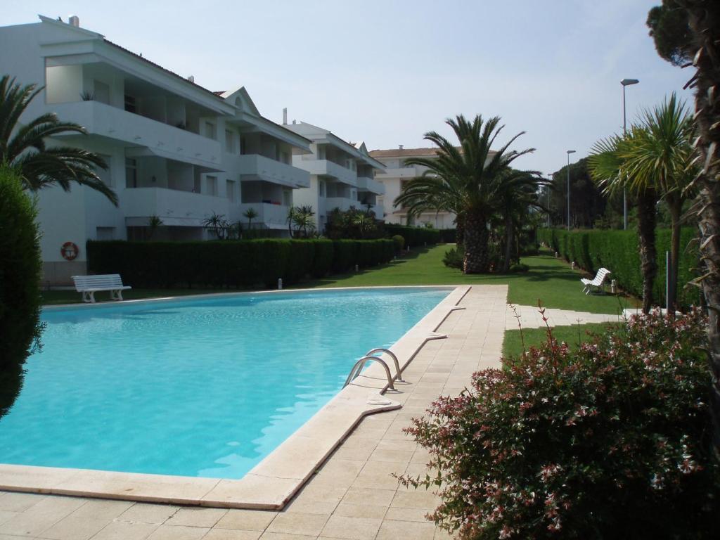The swimming pool at or close to GREEN CLUB B 104