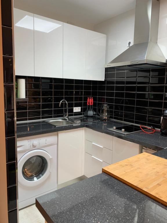 Kuchyň nebo kuchyňský kout v ubytování Luxury Apartamento Minerva Júpiter
