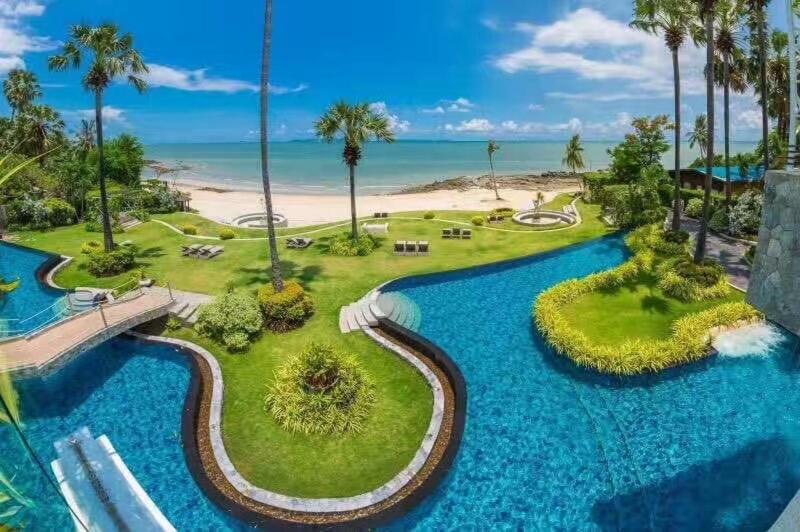 נוף של הבריכה ב-The Palm Wongamat Beach או בסביבה