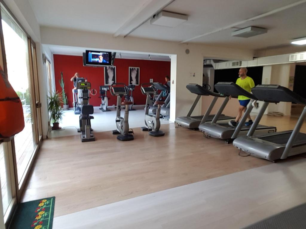 Posilňovňa alebo fitness centrum v ubytovaní SPAZIO-CONFORT-FITNESS
