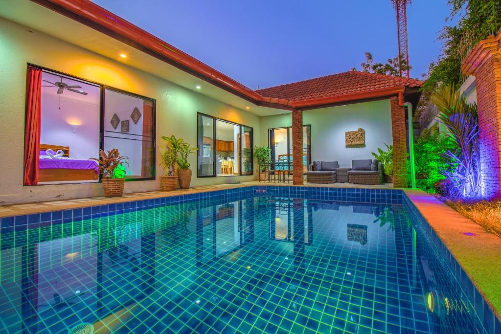 a swimming pool in the backyard of a house at VIEW TALAY VILLAs POOL 155, JOMTIEN BEACH, PATTAYA in Jomtien Beach