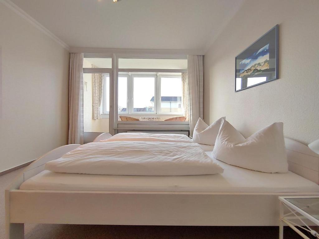 Postel nebo postele na pokoji v ubytování Ferienwohnung *Hafenblick*