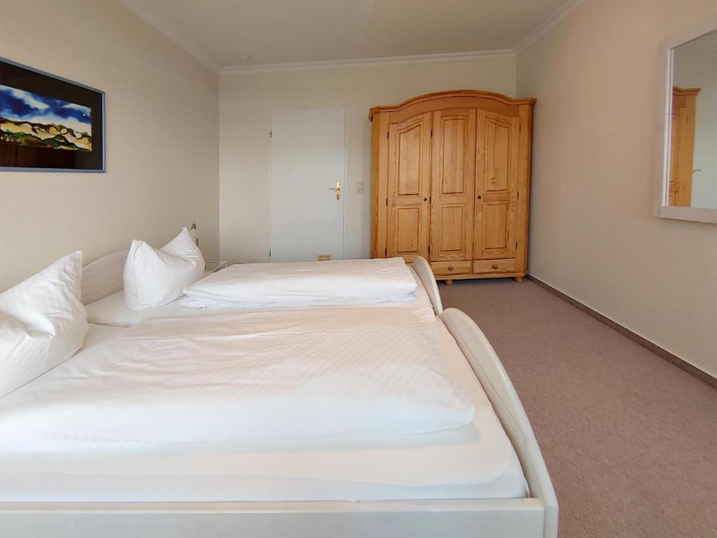 Postel nebo postele na pokoji v ubytování Ferienwohnung *Hafenblick*