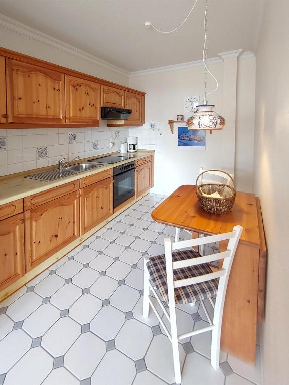 Kuchyň nebo kuchyňský kout v ubytování Ferienwohnung *Hafenblick*