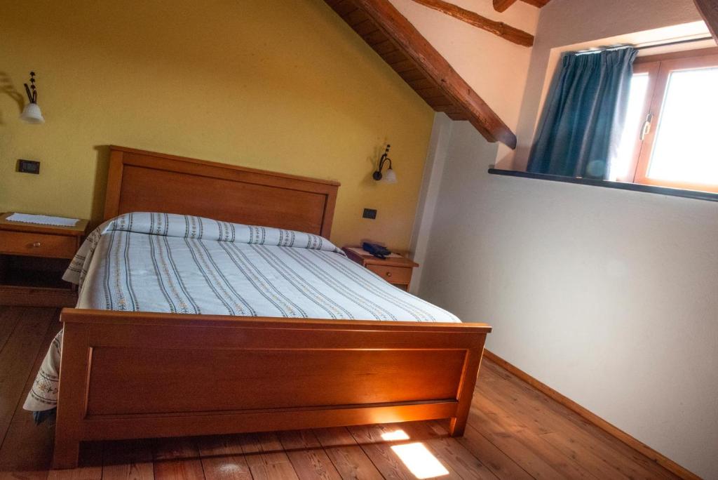 Postel nebo postele na pokoji v ubytování Ristorante Albergo Da Maurizio