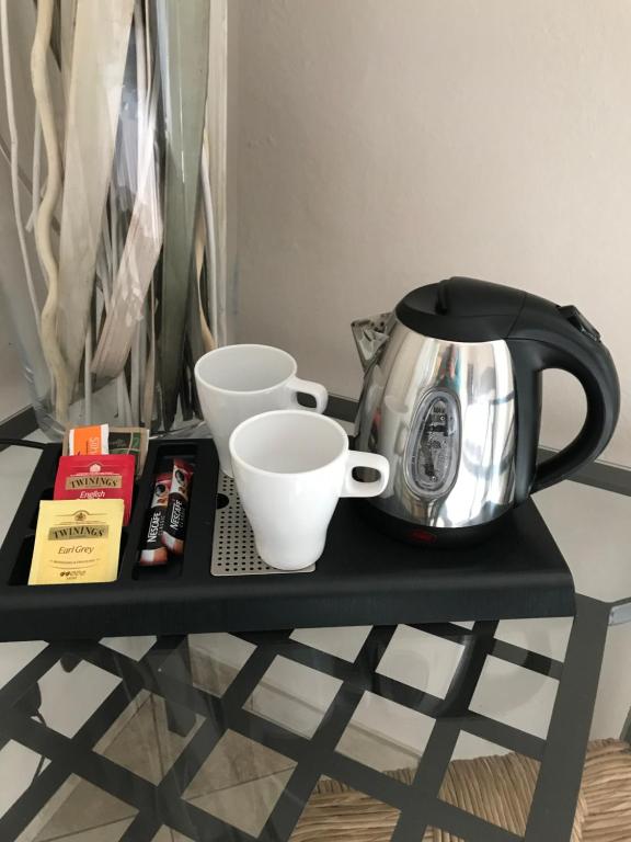 Příslušenství pro přípravu čaje a kávy v ubytování Hotel Paola