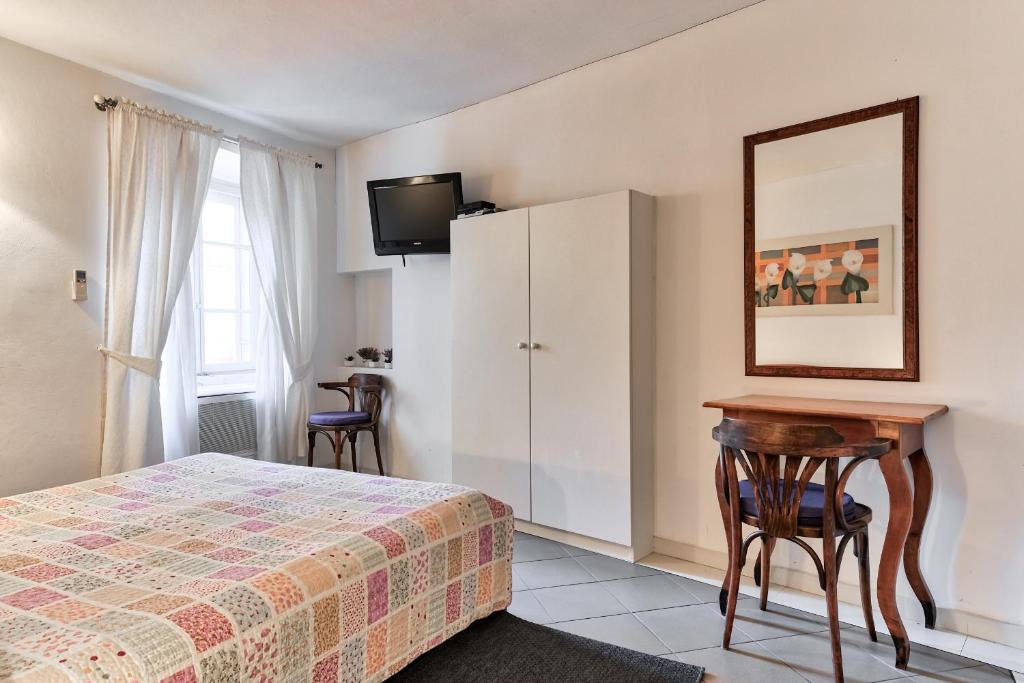 Televízia a/alebo spoločenská miestnosť v ubytovaní Accomodation Gina