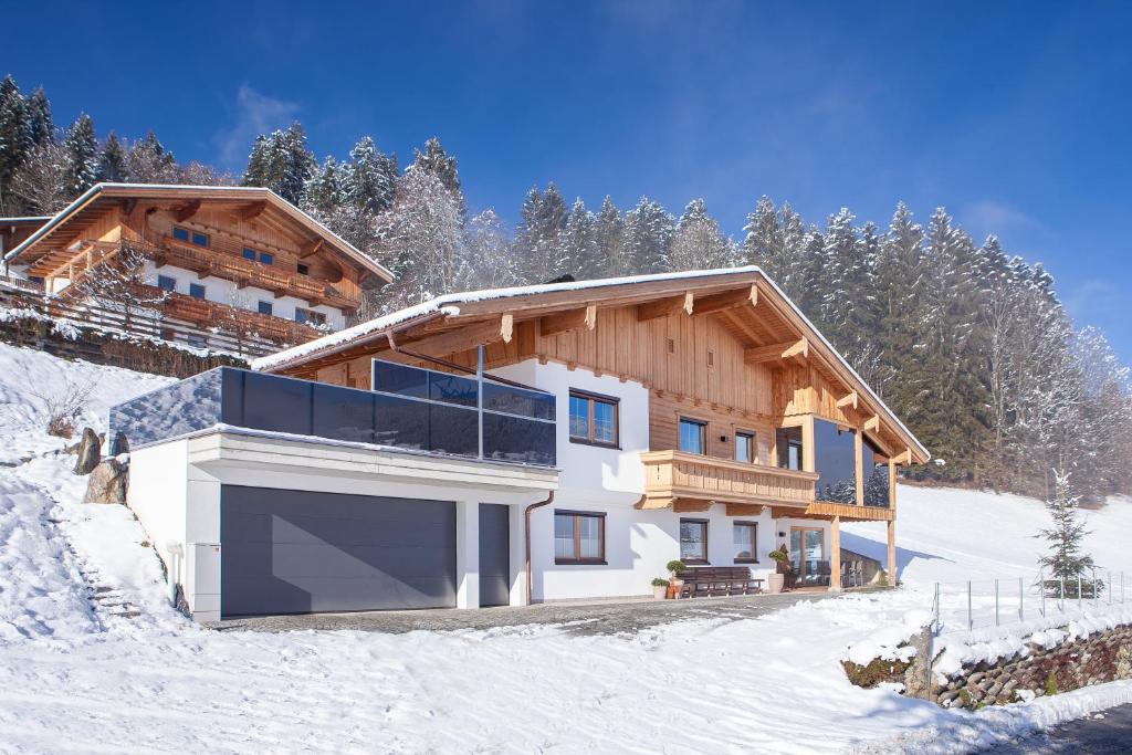 "Chalet Bergzeit" Ferienhaus mit Sauna & Wellness v zimě