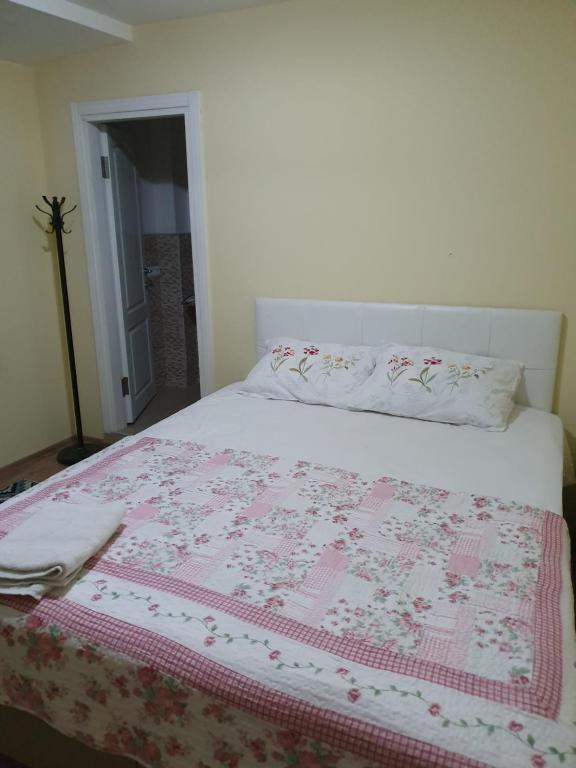 Kumbaz Pansiyon - Chambre Double Avec Balcon (2 Adultes + 1 Enfant)