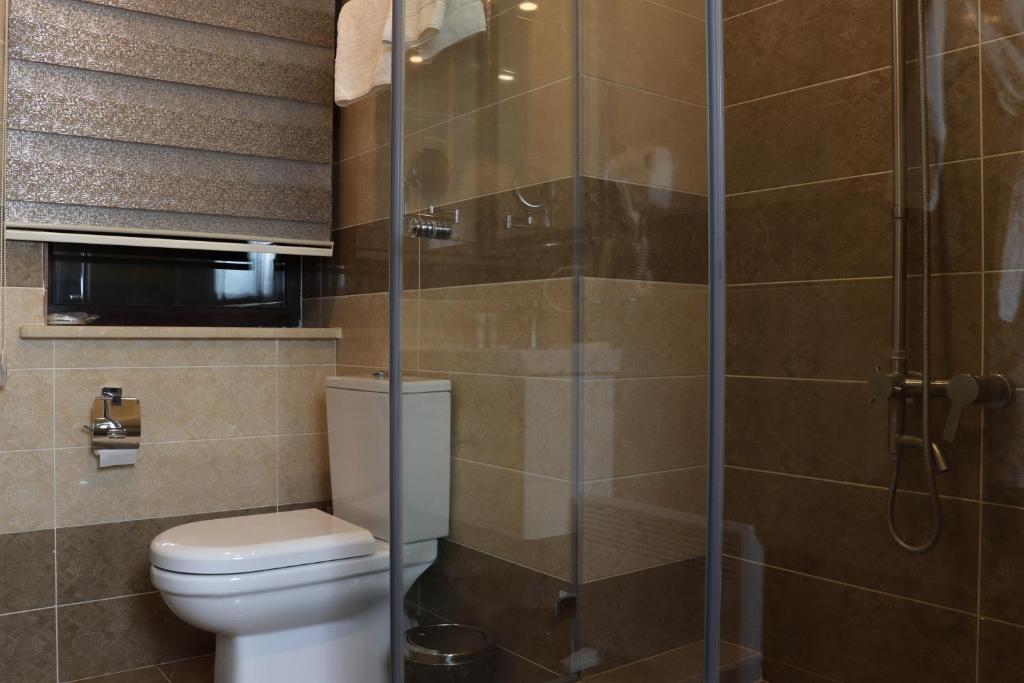 Koupelna v ubytování De'Mar Hotel