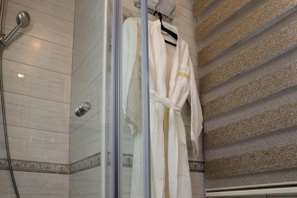 Koupelna v ubytování De'Mar Hotel