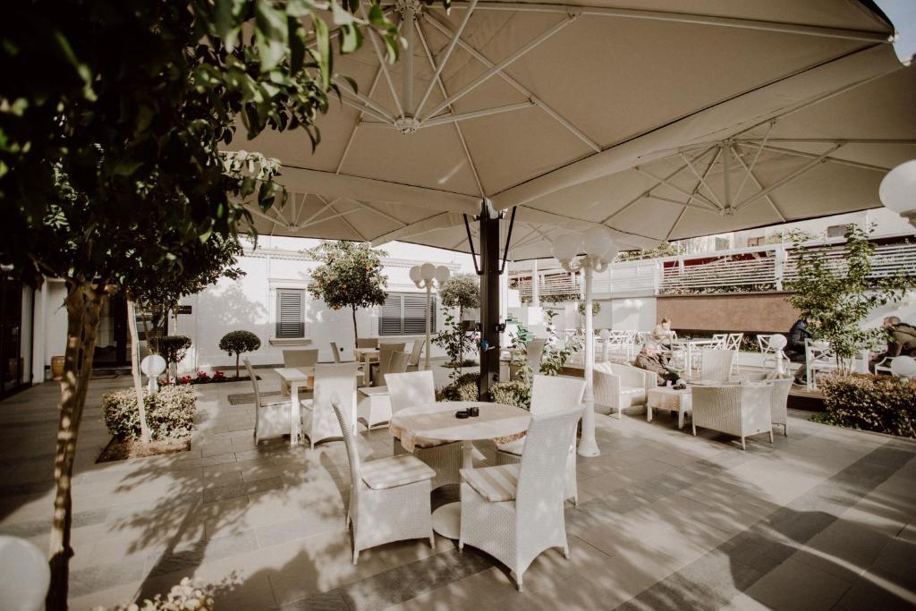 Green House Hotel & Restaurant - Image 4