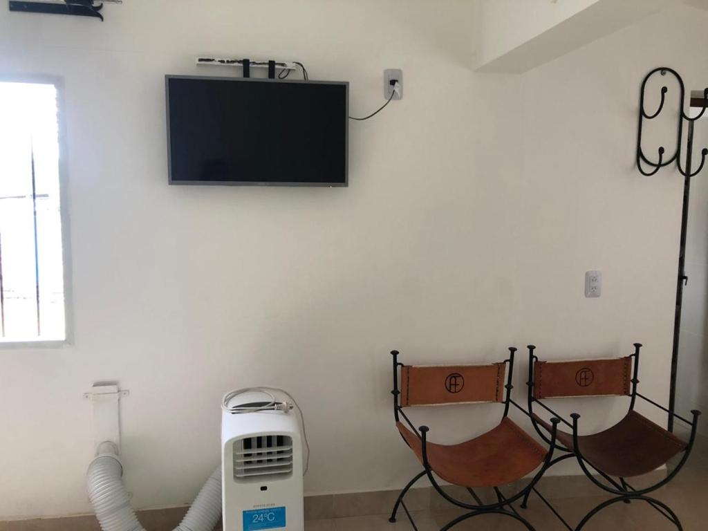 TV a/nebo společenská místnost v ubytování Hostal Los Faroles Chicoana