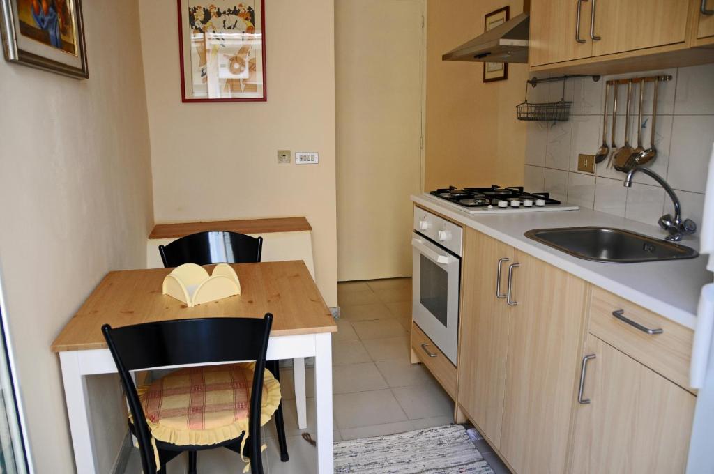 Kuchyňa alebo kuchynka v ubytovaní Casa Mia locazione turistica