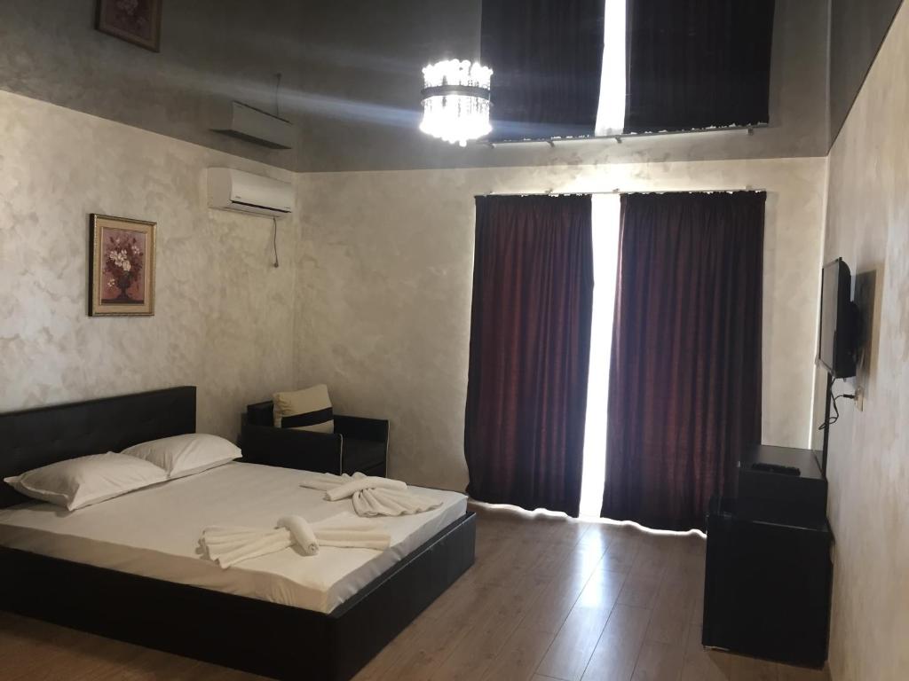 Postel nebo postele na pokoji v ubytování family hotel - City hotel yambol