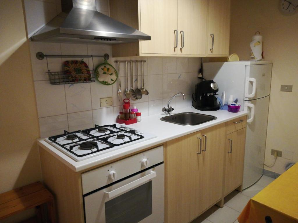 Kuchyňa alebo kuchynka v ubytovaní Casa Mia locazione turistica