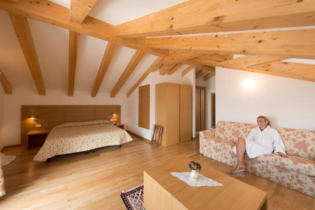 Łóżko lub łóżka w pokoju w obiekcie Hotel Romanda