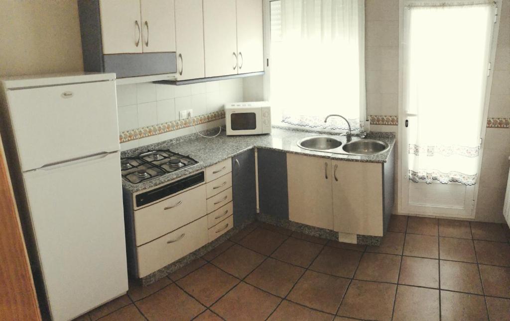 Kuchyňa alebo kuchynka v ubytovaní Apartamentos rurales Casas de Haches