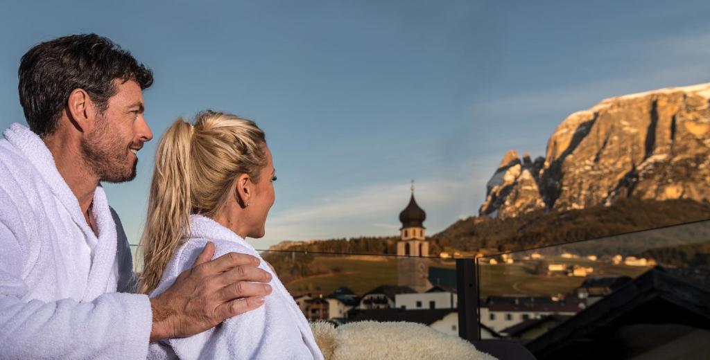 Nespecifikovaný výhled na hory nebo výhled na hory při pohledu z hotelu