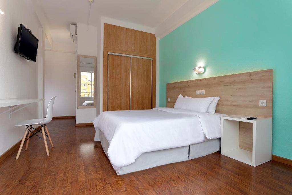 Posteľ alebo postele v izbe v ubytovaní Hotel Torremolinos Centro by Croma
