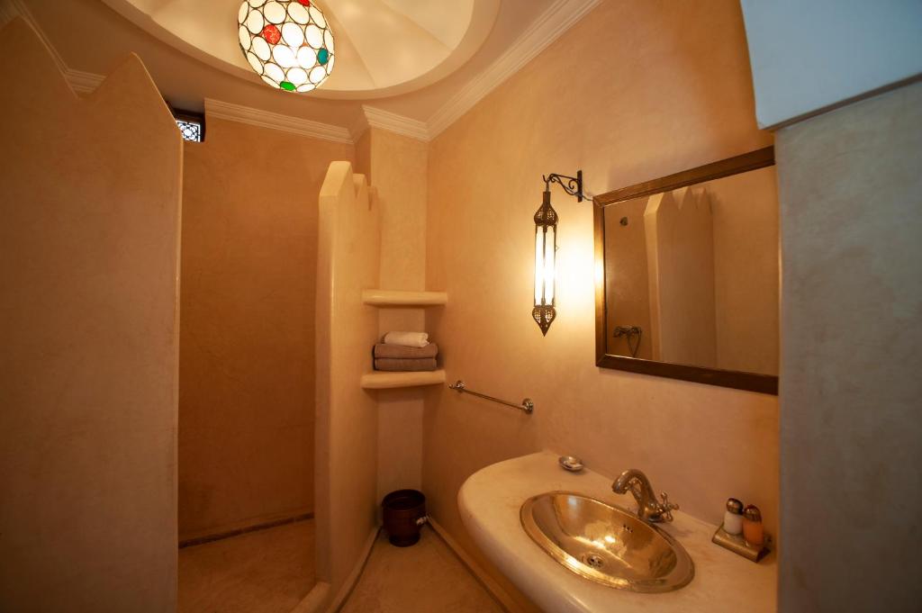 Koupelna v ubytování Riad des trois palais