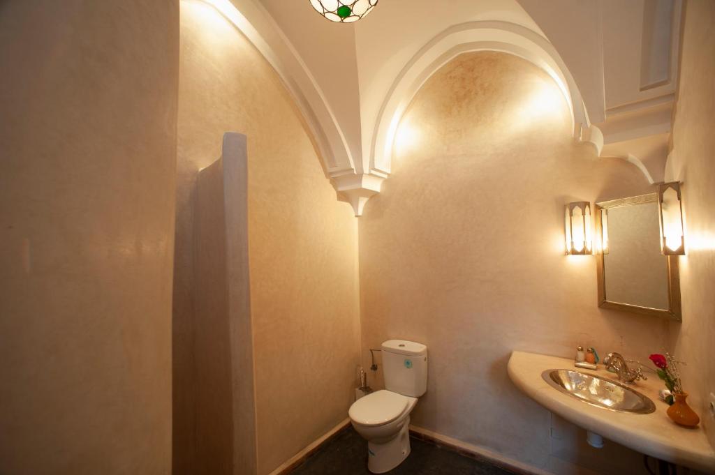 Koupelna v ubytování Riad des trois palais