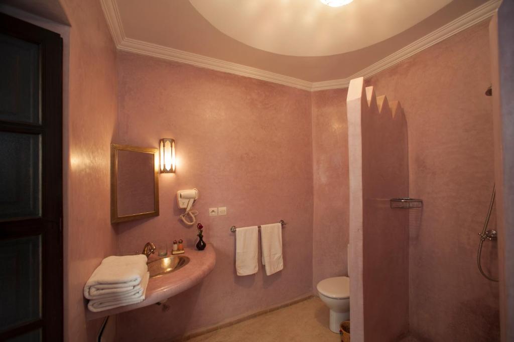 Koupelna v ubytování Riad des trois palais
