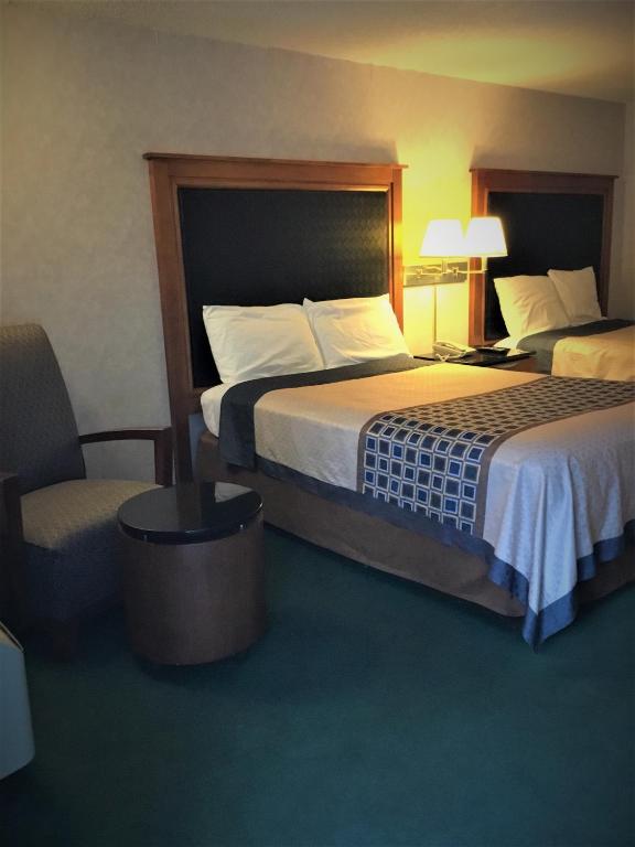 Rodeway Inn - Double Room With Two Double Beds - Smoking