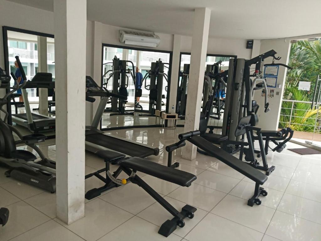 Fitness centrum a/nebo fitness zařízení v ubytování 泰国芭堤雅中天拉古纳海滩度假2期